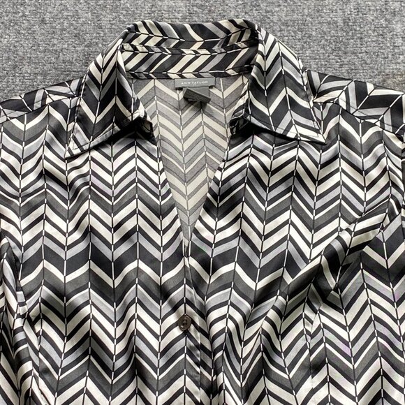 Ann Taylor‎ Shirt Women's 10 Black White Zigzag Button-Down Blouse Silky Office - Picture 2 of 11